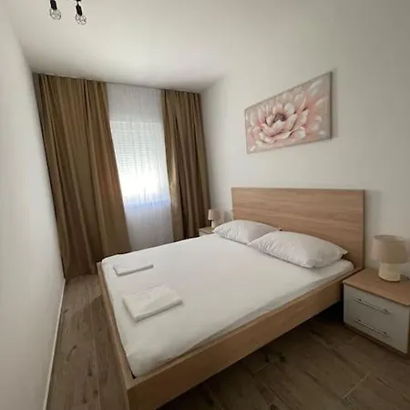 Seaesta Holidays Nika Appartement *