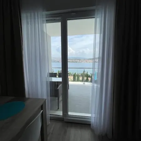 Seaesta Holidays Nika Appartement *
